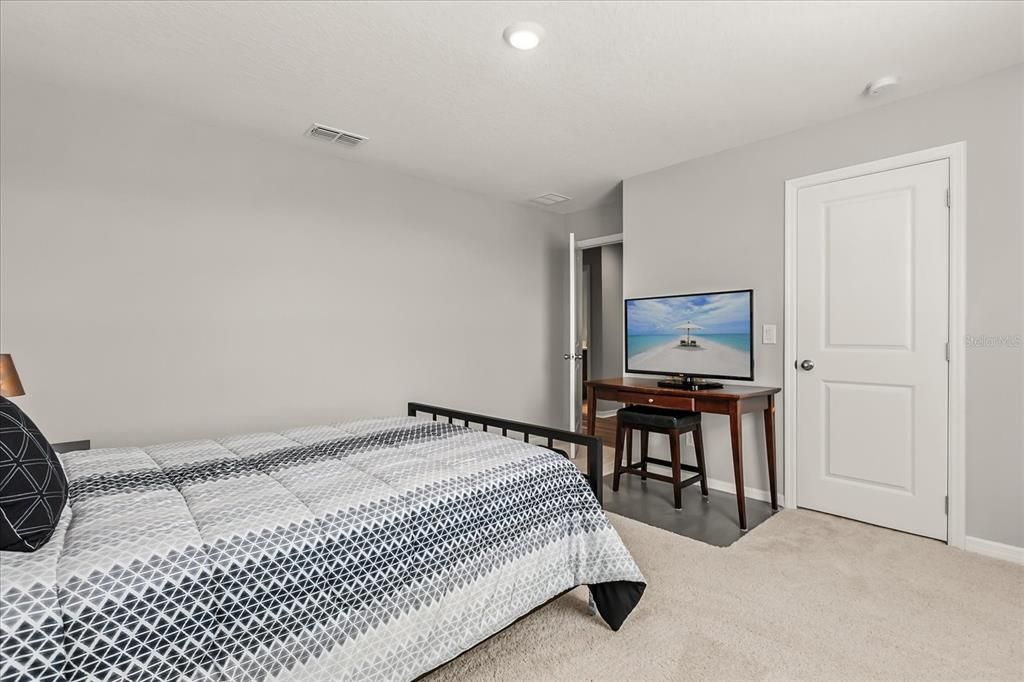 На продажу: $785,000 (5 спален, 4 ванн, 3919 Квадратных фут)