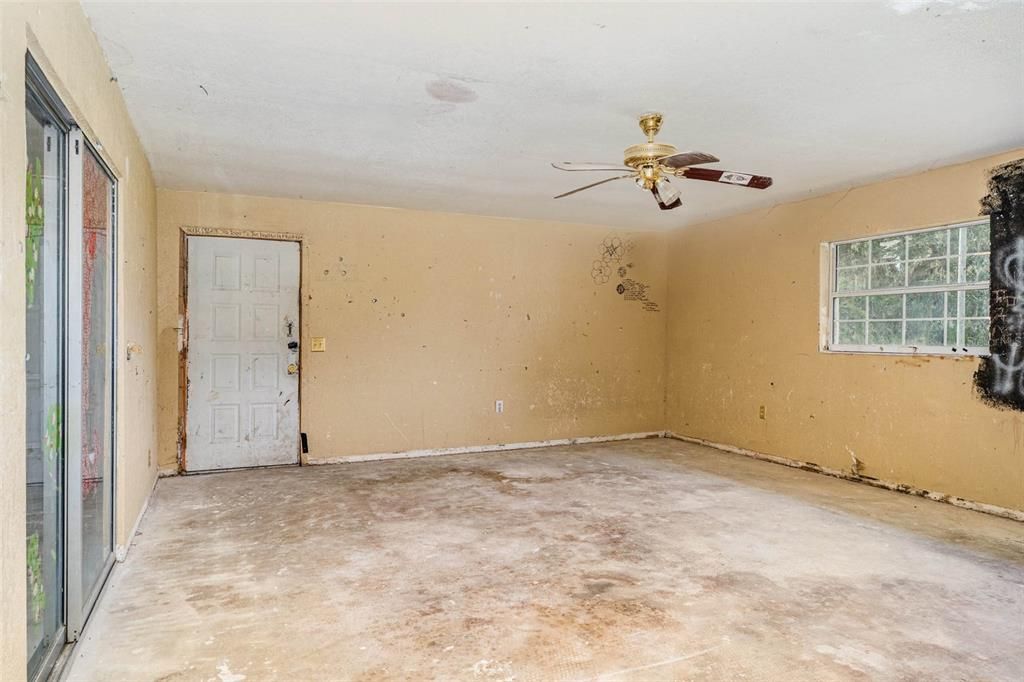 待售: $214,950 (3 贝兹, 3 浴室, 2916 平方英尺)