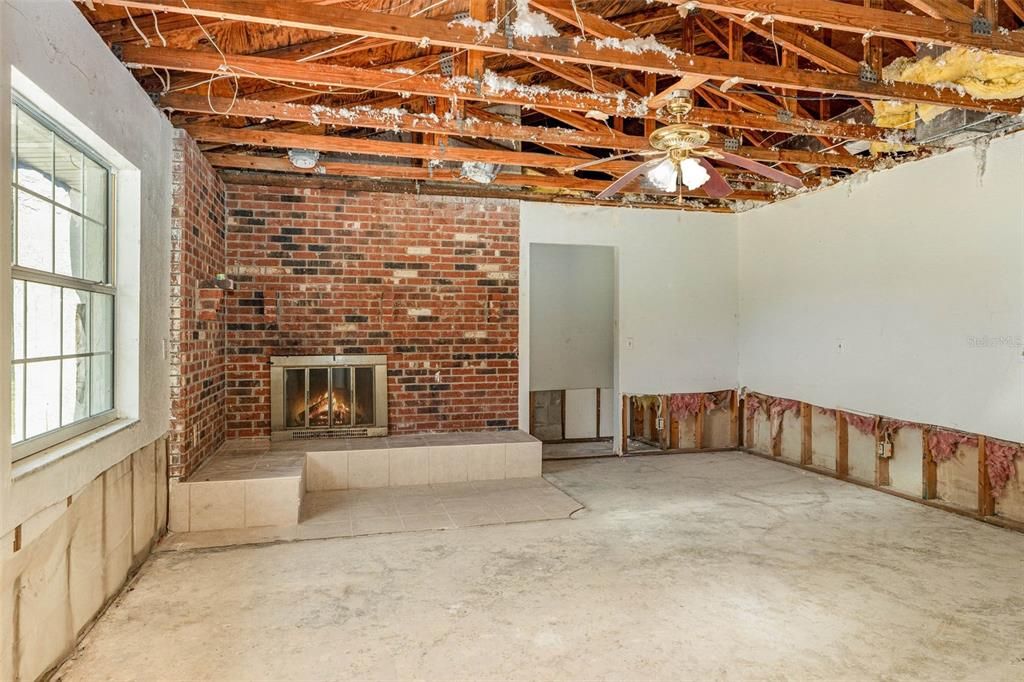 待售: $214,950 (3 贝兹, 3 浴室, 2916 平方英尺)