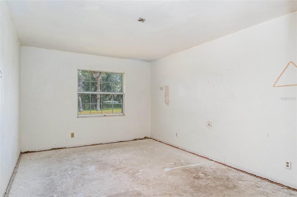 待售: $214,950 (3 贝兹, 3 浴室, 2916 平方英尺)