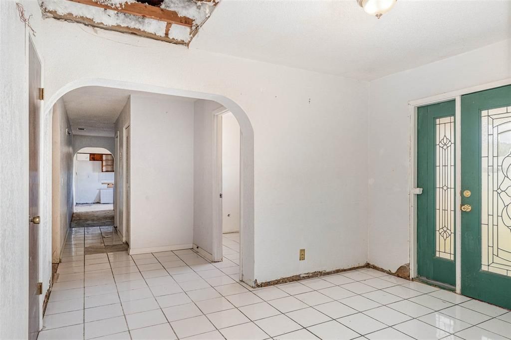 待售: $214,950 (3 贝兹, 3 浴室, 2916 平方英尺)