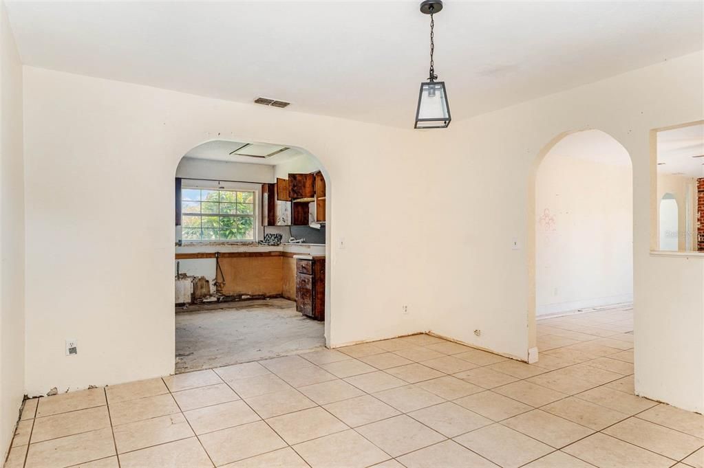 待售: $214,950 (3 贝兹, 3 浴室, 2916 平方英尺)