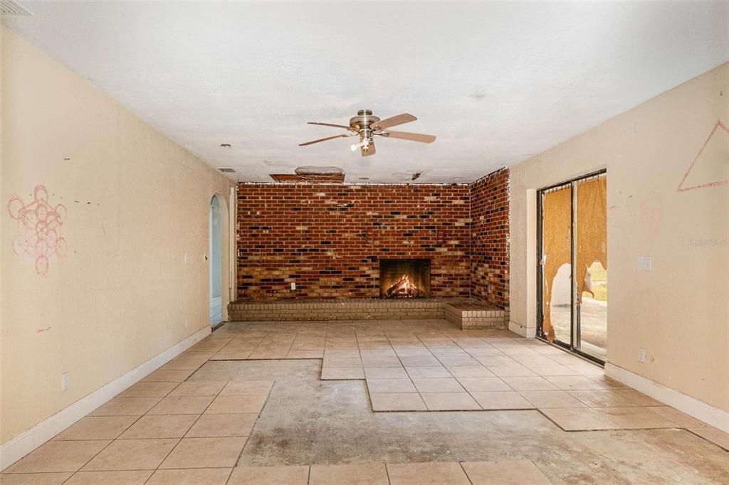 待售: $214,950 (3 贝兹, 3 浴室, 2916 平方英尺)