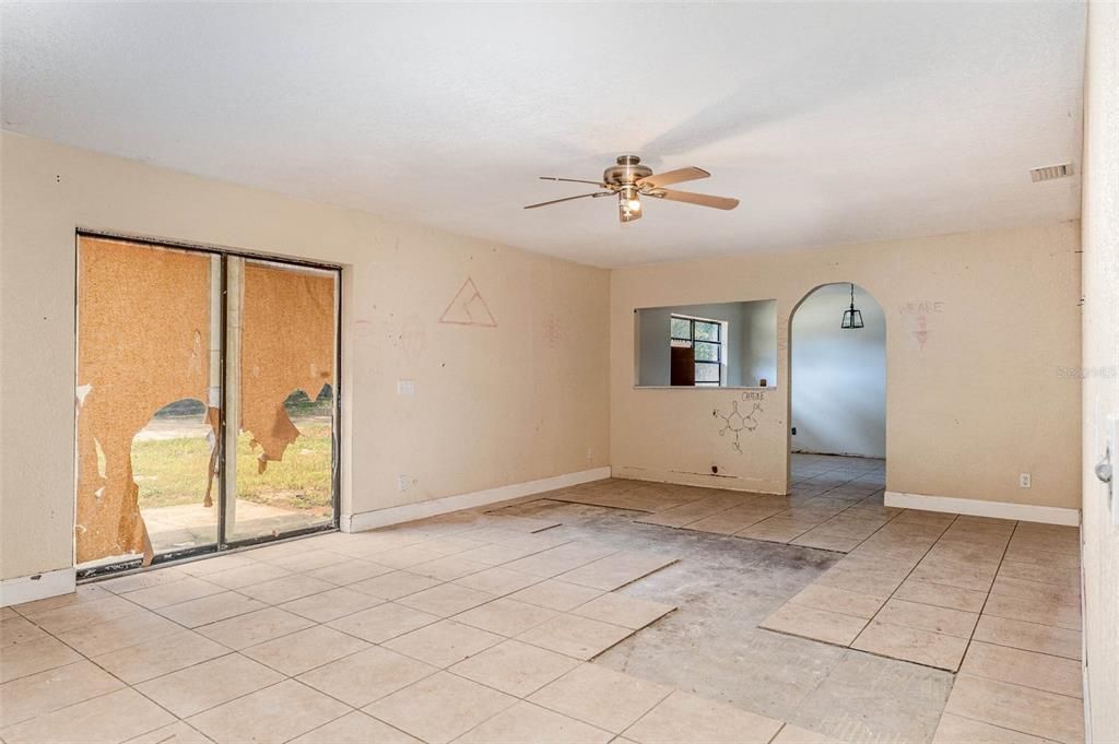 待售: $214,950 (3 贝兹, 3 浴室, 2916 平方英尺)