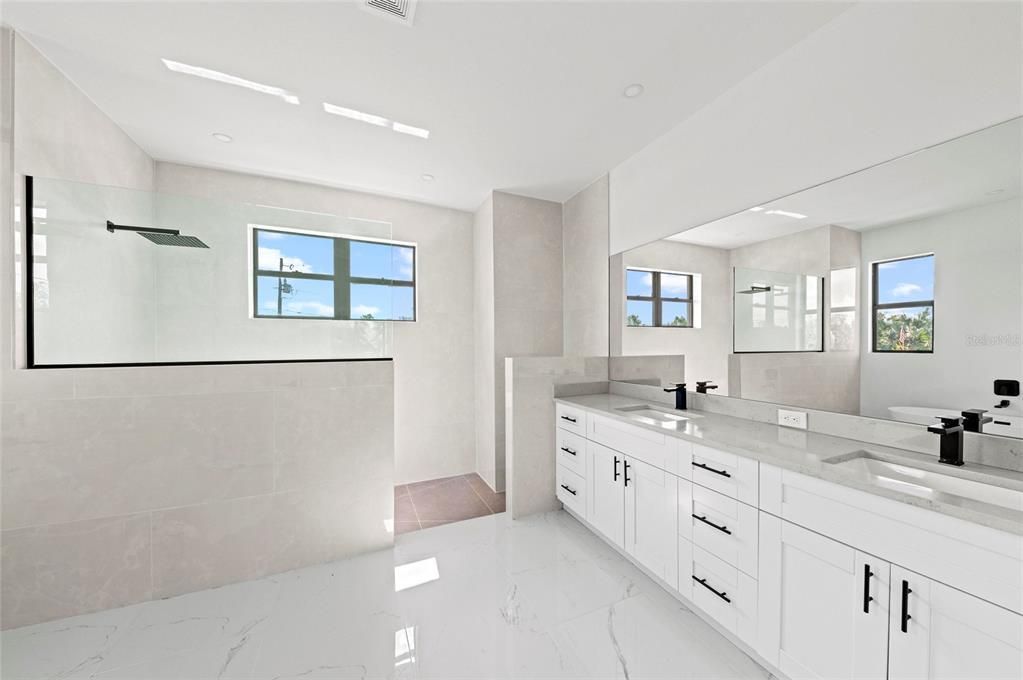 For Sale: $799,000 (3 beds, 2 baths, 2606 Square Feet)