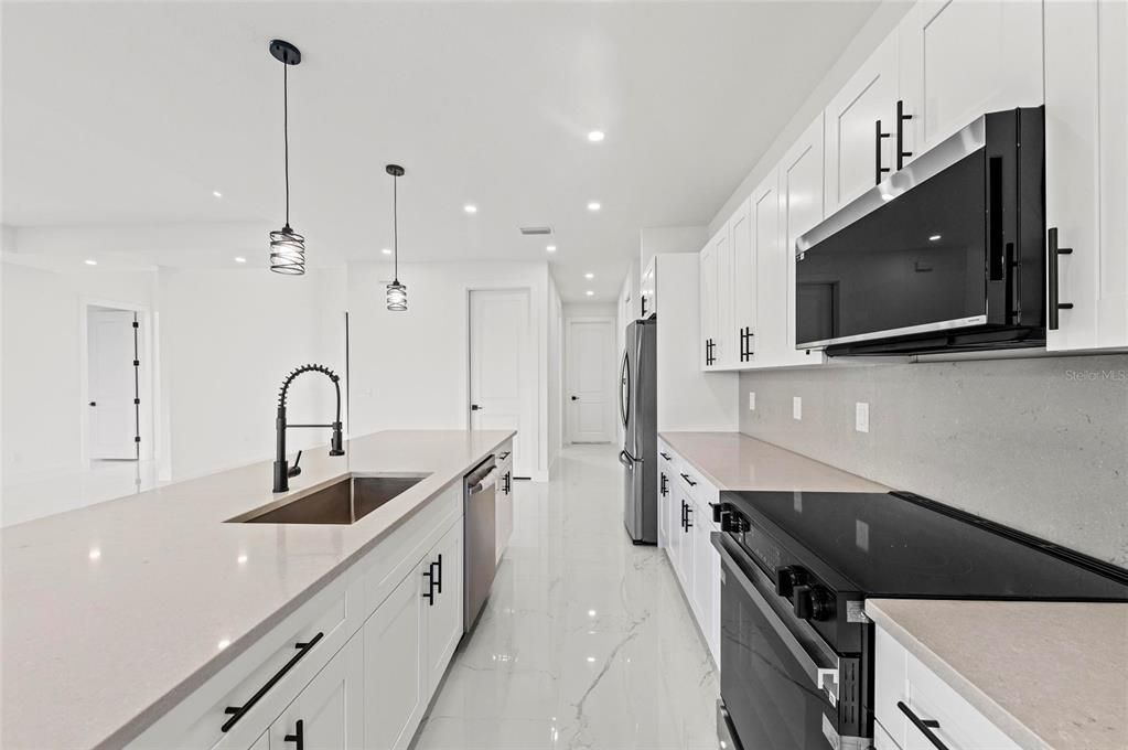 For Sale: $799,000 (3 beds, 2 baths, 2606 Square Feet)