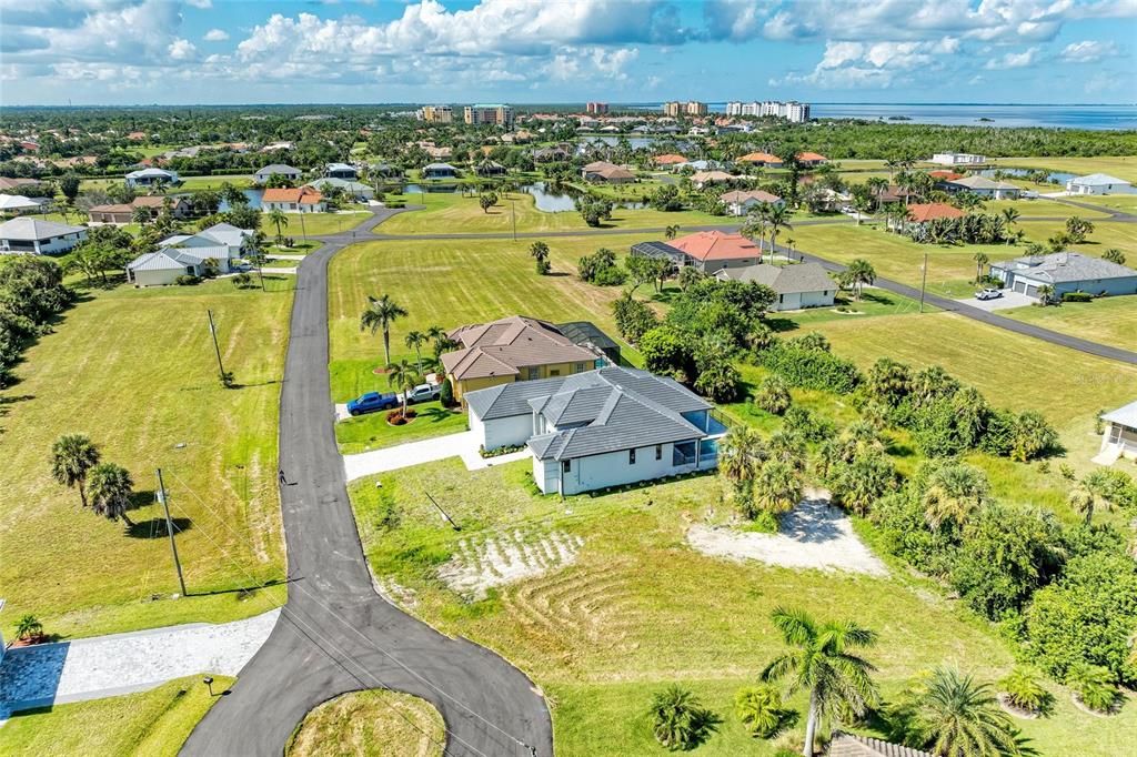 For Sale: $799,000 (3 beds, 2 baths, 2606 Square Feet)