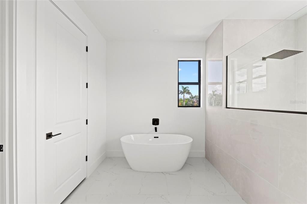 For Sale: $799,000 (3 beds, 2 baths, 2606 Square Feet)