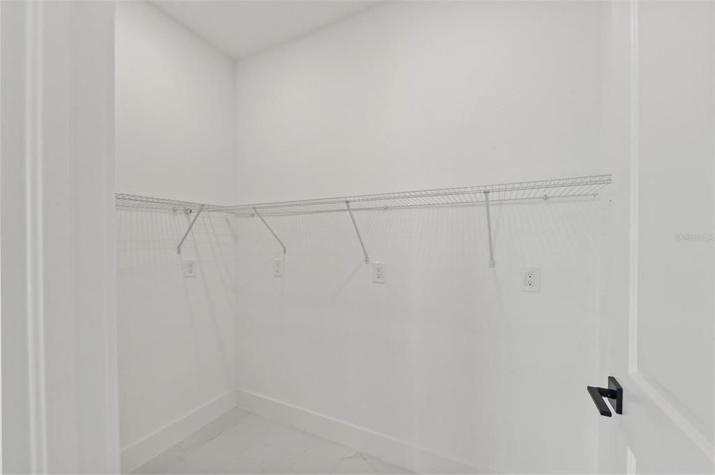 For Sale: $799,000 (3 beds, 2 baths, 2606 Square Feet)