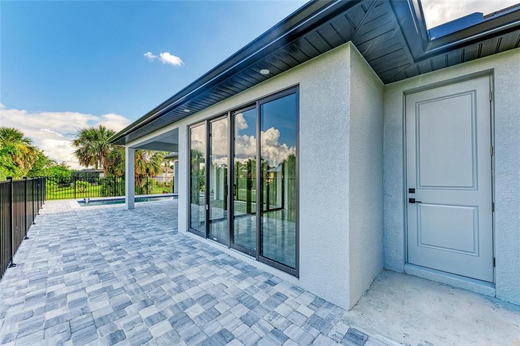 For Sale: $799,000 (3 beds, 2 baths, 2606 Square Feet)