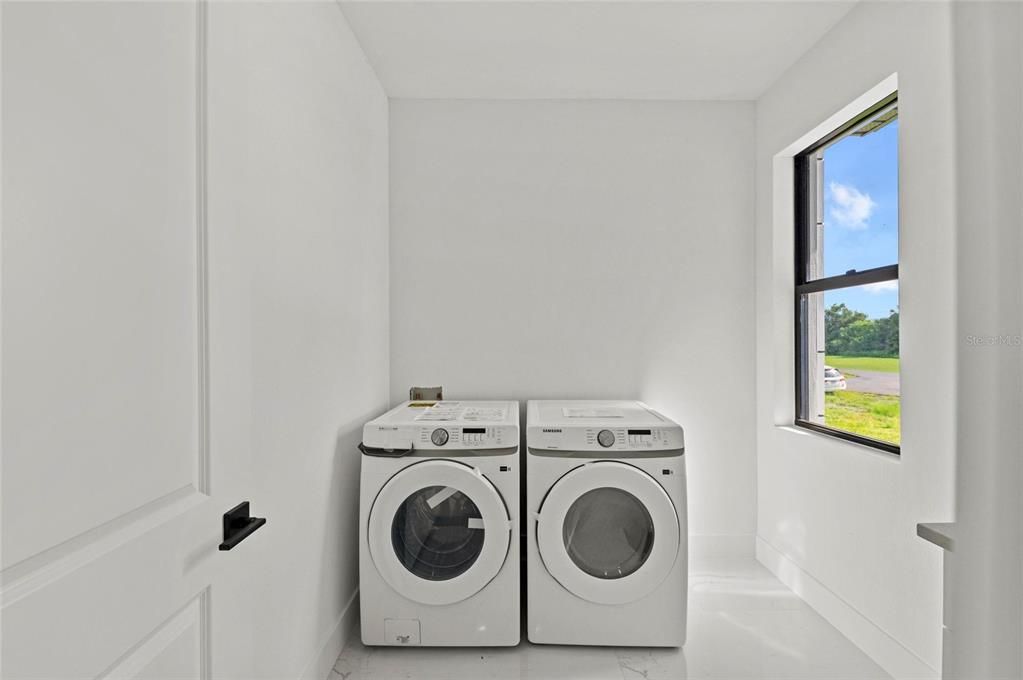 For Sale: $799,000 (3 beds, 2 baths, 2606 Square Feet)