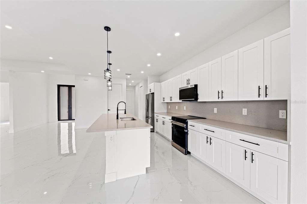 For Sale: $799,000 (3 beds, 2 baths, 2606 Square Feet)