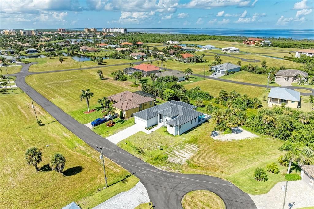 For Sale: $799,000 (3 beds, 2 baths, 2606 Square Feet)