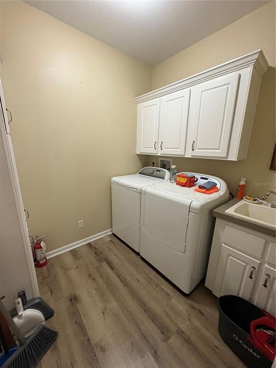 Active With Contract: $275,000 (3 beds, 2 baths, 1786 Square Feet)