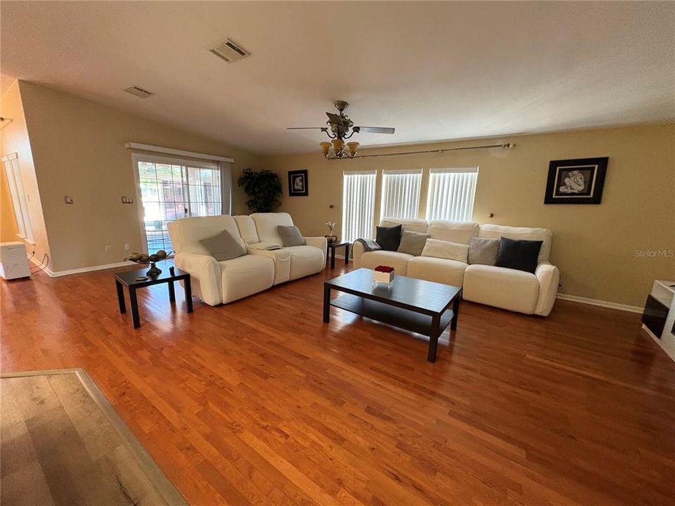 Active With Contract: $275,000 (3 beds, 2 baths, 1786 Square Feet)