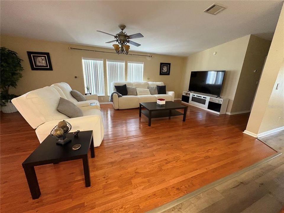 Active With Contract: $275,000 (3 beds, 2 baths, 1786 Square Feet)