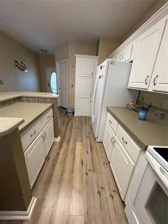 Active With Contract: $275,000 (3 beds, 2 baths, 1786 Square Feet)