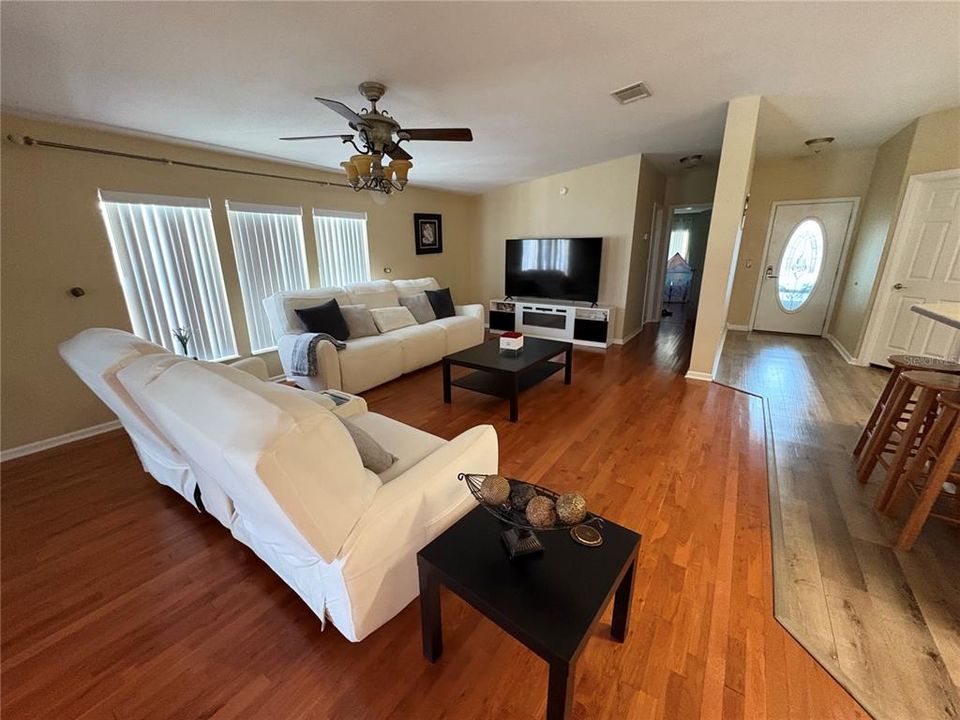 Active With Contract: $275,000 (3 beds, 2 baths, 1786 Square Feet)