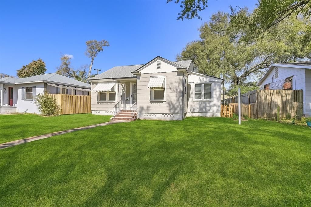 Недавно продано: $349,900 (3 спален, 2 ванн, 1214 Квадратных фут)