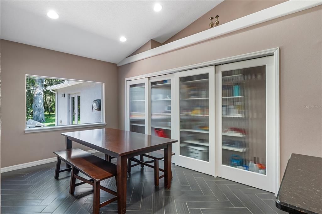 На продажу: $749,000 (5 спален, 3 ванн, 3764 Квадратных фут)