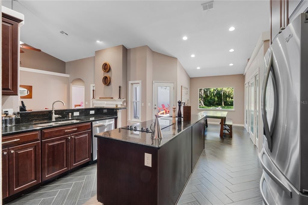 На продажу: $749,000 (5 спален, 3 ванн, 3764 Квадратных фут)