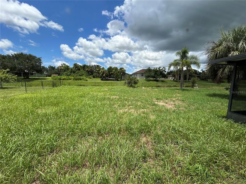 合同活跃: $175,000 (3 贝兹, 2 浴室, 1320 平方英尺)