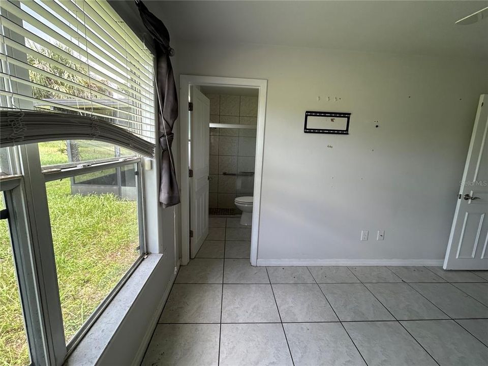 合同活跃: $175,000 (3 贝兹, 2 浴室, 1320 平方英尺)