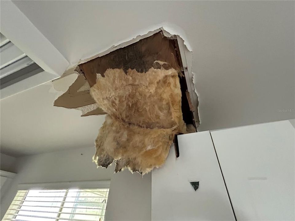 合同活跃: $175,000 (3 贝兹, 2 浴室, 1320 平方英尺)