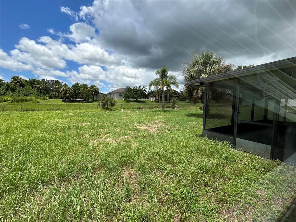 合同活跃: $175,000 (3 贝兹, 2 浴室, 1320 平方英尺)