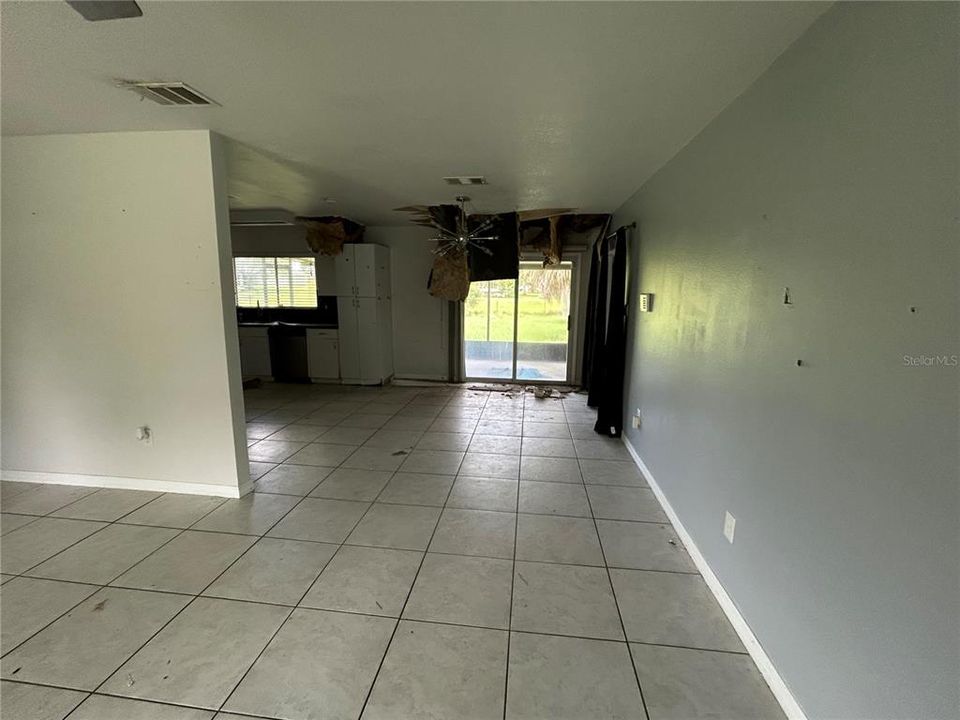 合同活跃: $175,000 (3 贝兹, 2 浴室, 1320 平方英尺)