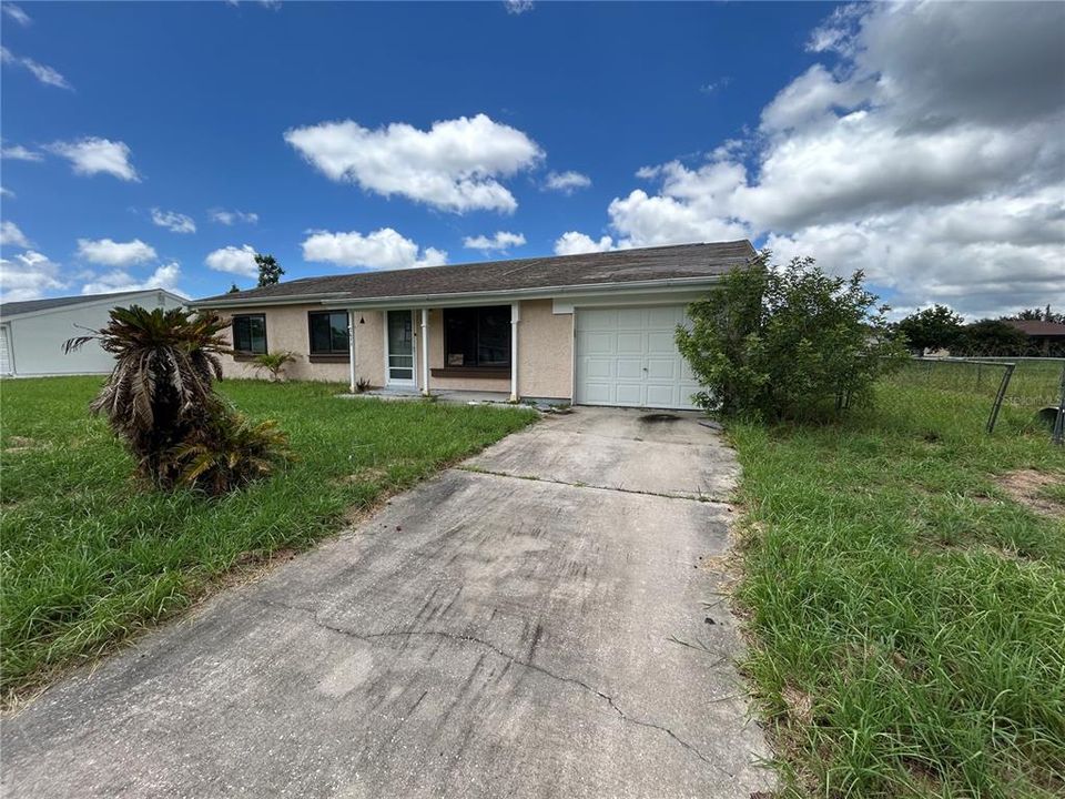 合同活跃: $175,000 (3 贝兹, 2 浴室, 1320 平方英尺)