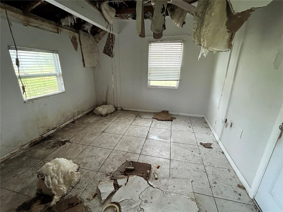 合同活跃: $175,000 (3 贝兹, 2 浴室, 1320 平方英尺)