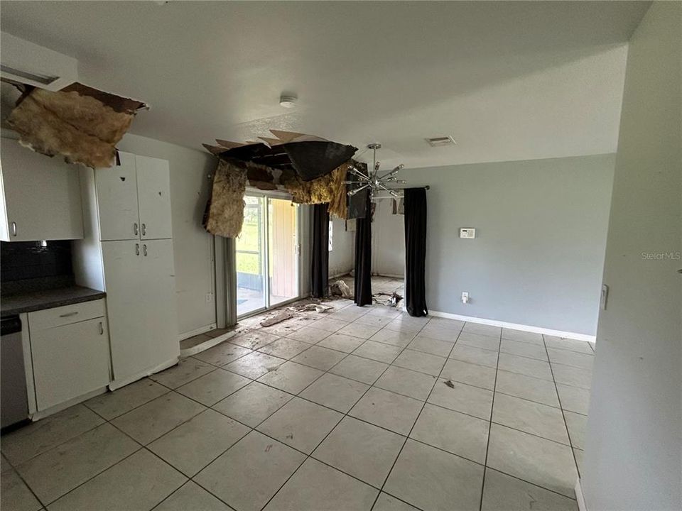 合同活跃: $175,000 (3 贝兹, 2 浴室, 1320 平方英尺)