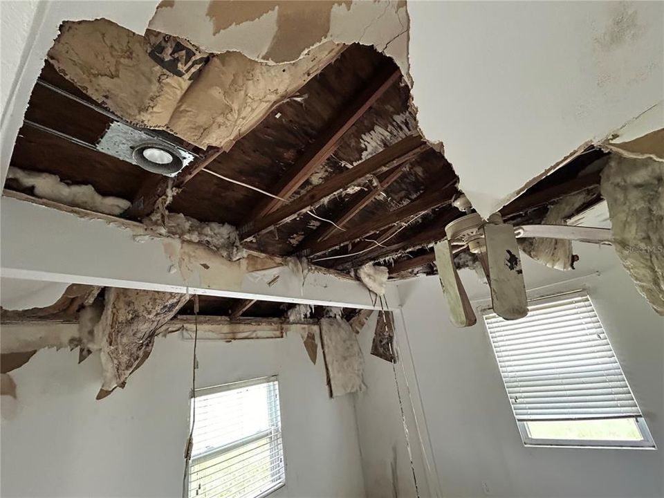 合同活跃: $175,000 (3 贝兹, 2 浴室, 1320 平方英尺)