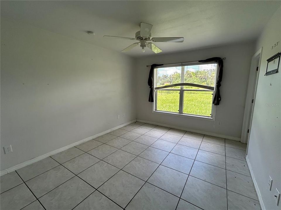 合同活跃: $175,000 (3 贝兹, 2 浴室, 1320 平方英尺)