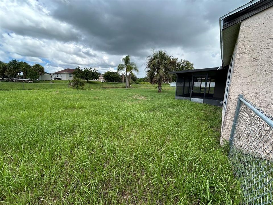 合同活跃: $175,000 (3 贝兹, 2 浴室, 1320 平方英尺)