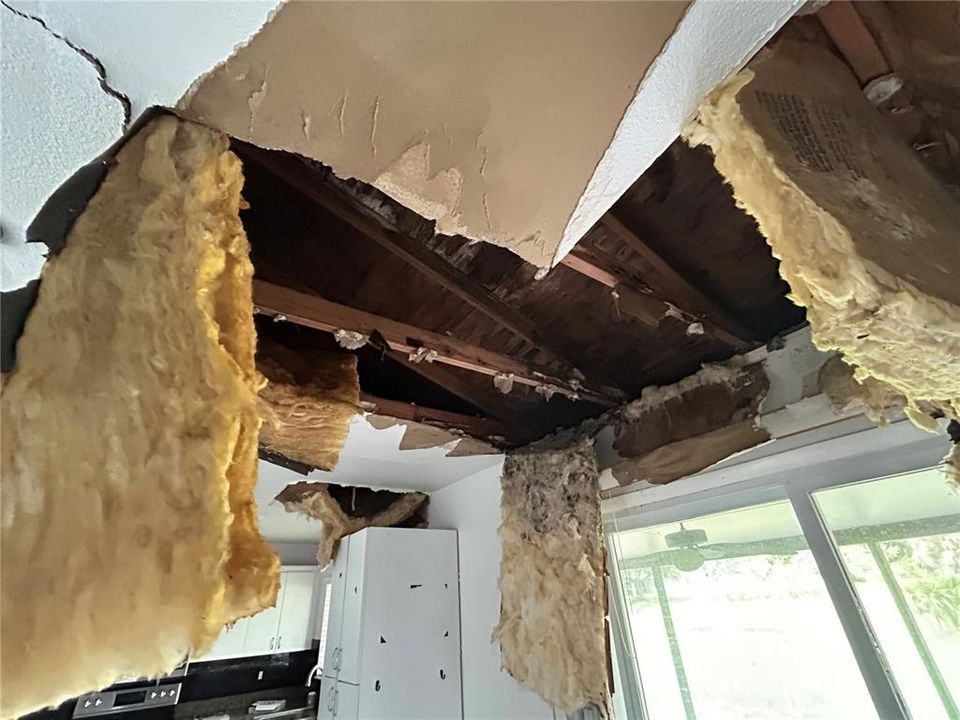 合同活跃: $175,000 (3 贝兹, 2 浴室, 1320 平方英尺)