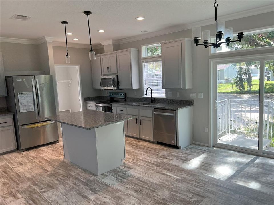 На продажу: $289,900 (3 спален, 2 ванн, 1493 Квадратных фут)