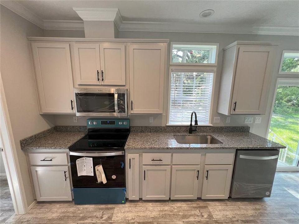 На продажу: $289,900 (3 спален, 2 ванн, 1493 Квадратных фут)