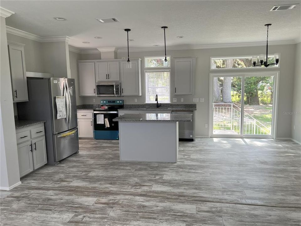 На продажу: $289,900 (3 спален, 2 ванн, 1493 Квадратных фут)