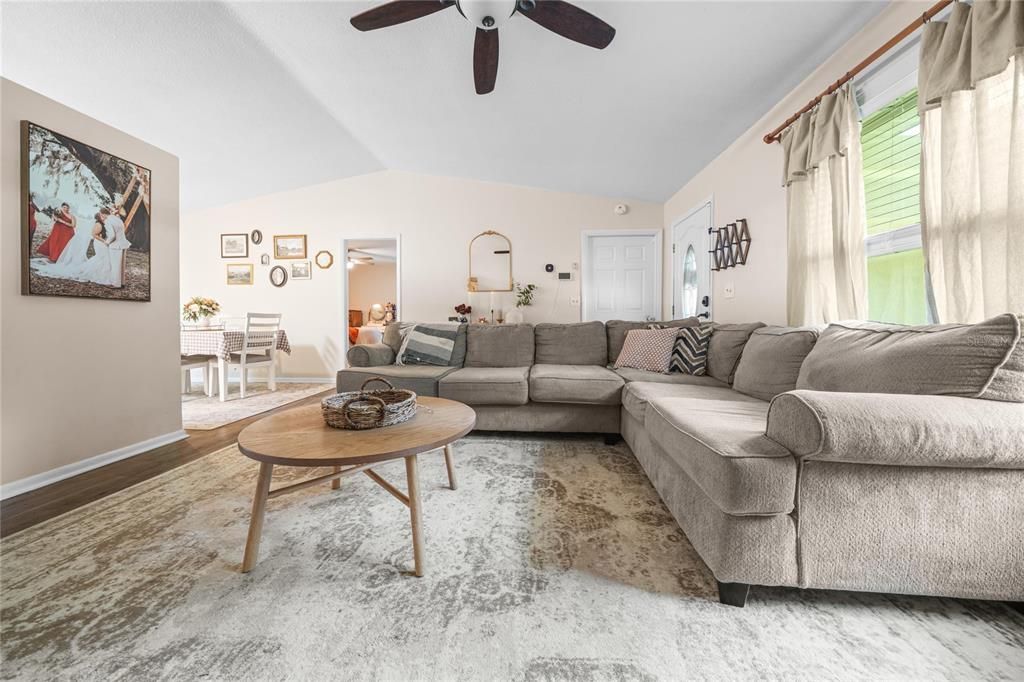 For Sale: $229,999 (3 beds, 2 baths, 1158 Square Feet)