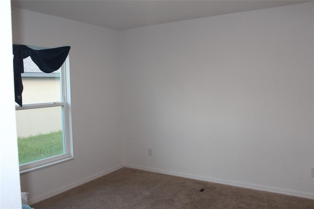 合同活跃: $200,000 (3 贝兹, 2 浴室, 1563 平方英尺)