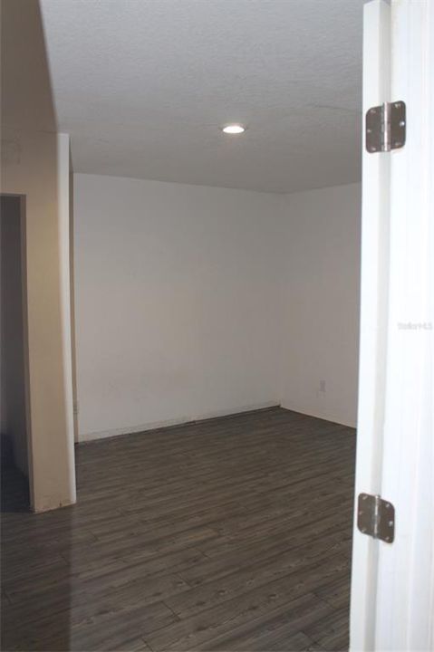 合同活跃: $200,000 (3 贝兹, 2 浴室, 1563 平方英尺)