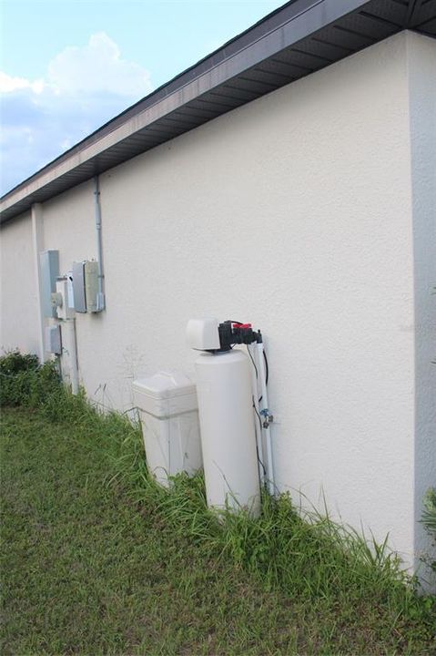 合同活跃: $200,000 (3 贝兹, 2 浴室, 1563 平方英尺)