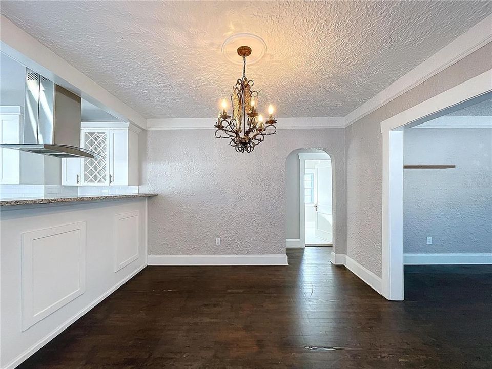 Active With Contract: $2,500 (2 beds, 2 baths, 1340 Square Feet)