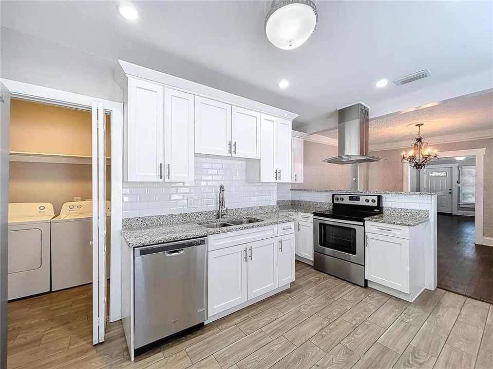 Active With Contract: $2,500 (2 beds, 2 baths, 1340 Square Feet)