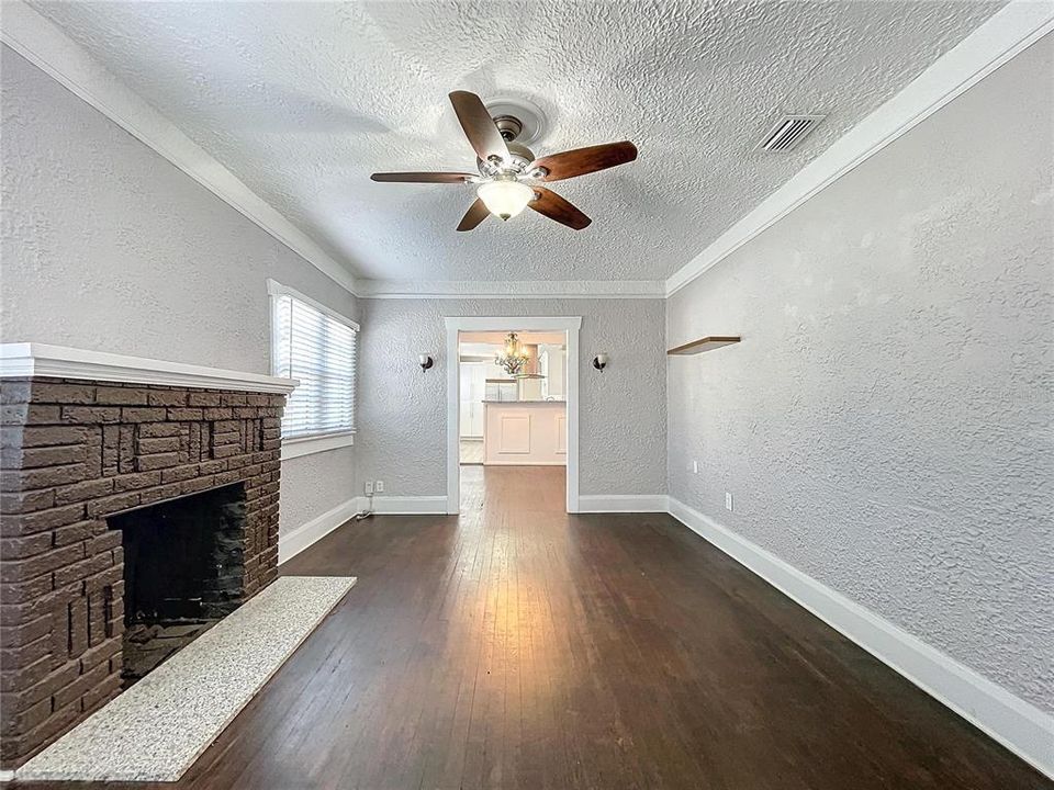 Active With Contract: $2,500 (2 beds, 2 baths, 1340 Square Feet)