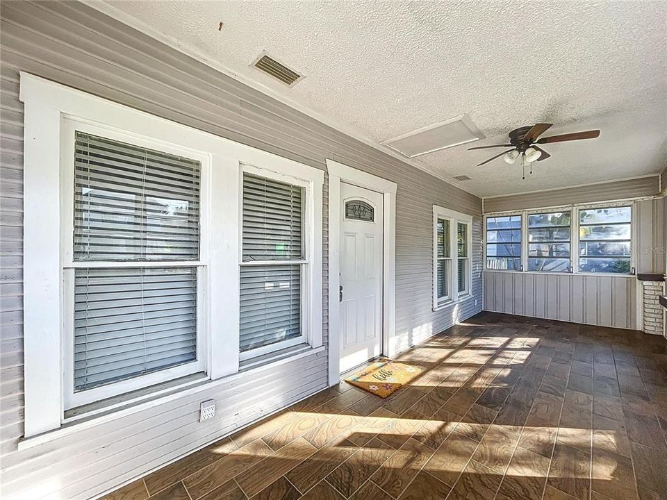 Active With Contract: $2,500 (2 beds, 2 baths, 1340 Square Feet)