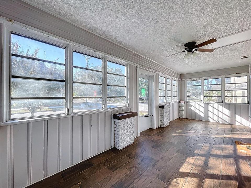 Active With Contract: $2,500 (2 beds, 2 baths, 1340 Square Feet)