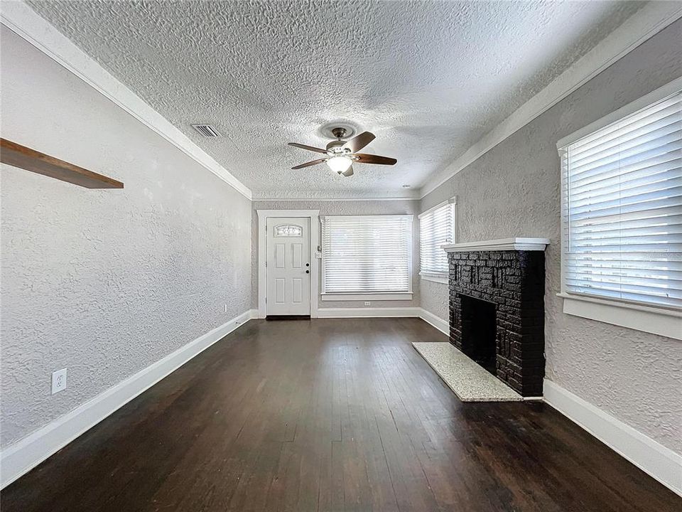 Active With Contract: $2,500 (2 beds, 2 baths, 1340 Square Feet)